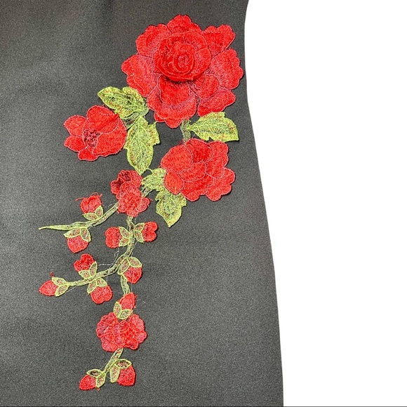 B Darlin Embroidered Red Rose Patch Sheath Sleeveless Black Dress size 1/2 - Picture 9 of 10